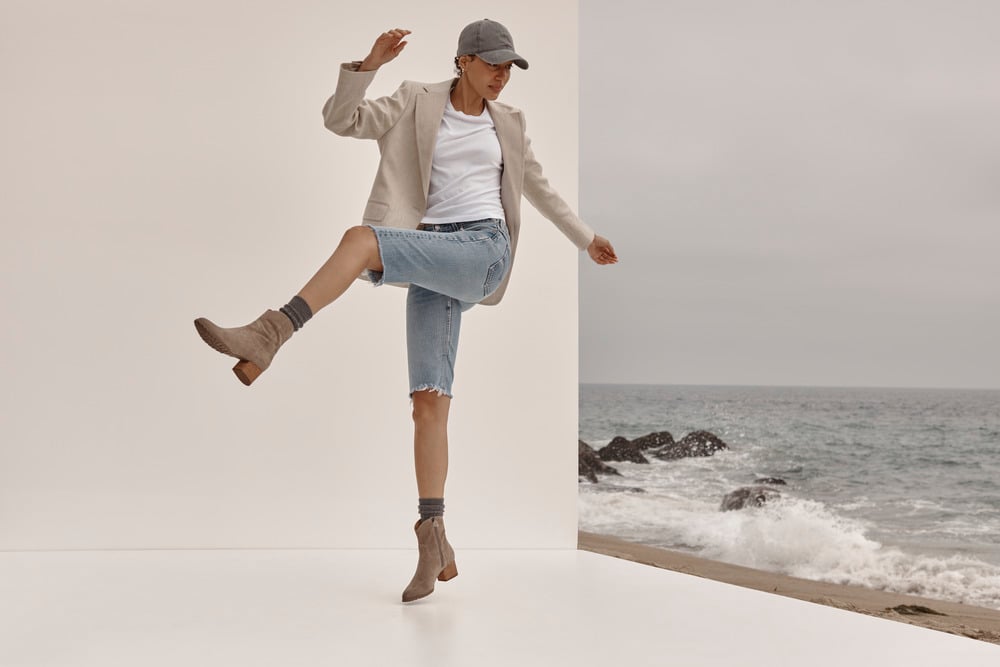 How to Wear a Dress and Boots: Trendsetting Tips