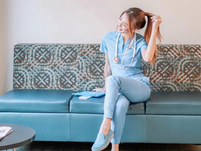 6 STYLISH SHOES TO WEAR WITH SCRUBS