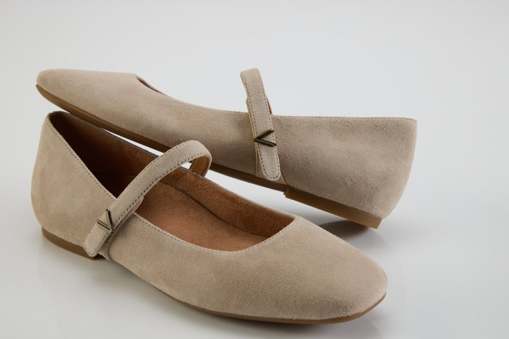 What Colour Shoes to Wear with a Black Dress