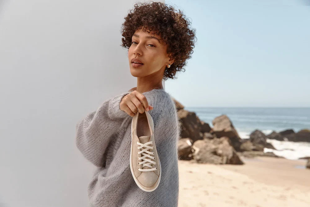 What Shoes Should You Wear With Mom Jeans?