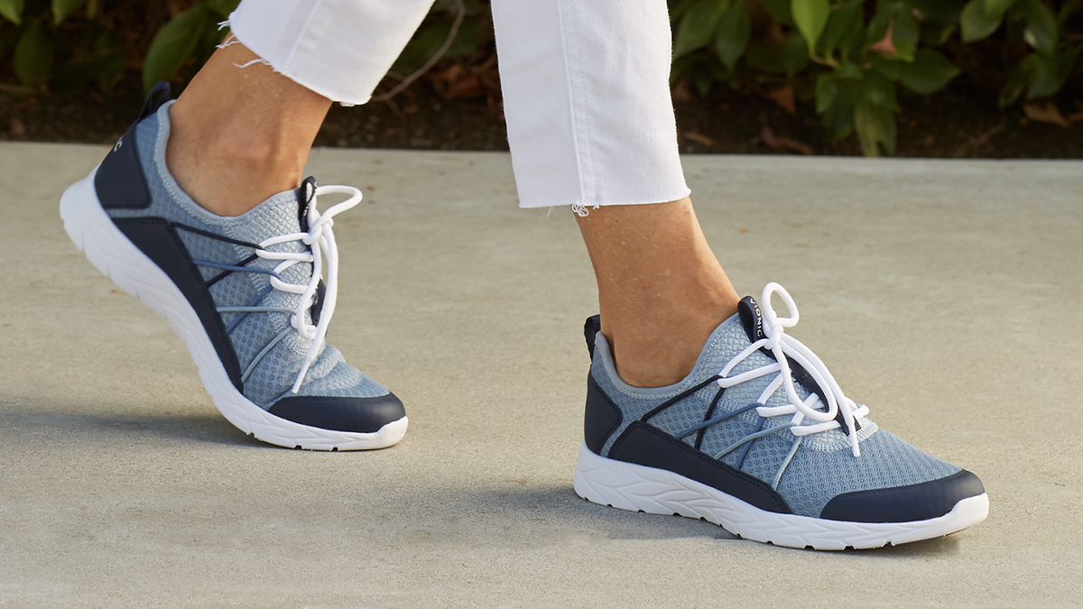 Walking Shoes vs Running Shoes: Shoe Comparison